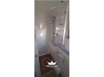 ROBERTSON & CAINE LEOPARD 48 (2017)