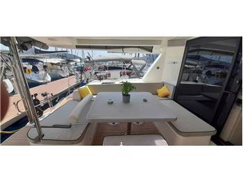 ROBERTSON & CAINE LEOPARD 48 (2017)