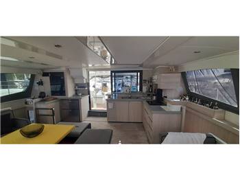 ROBERTSON & CAINE LEOPARD 48 (2017)