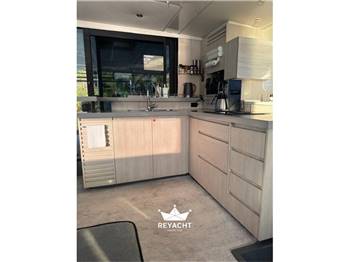 ROBERTSON & CAINE LEOPARD 48 (2017)