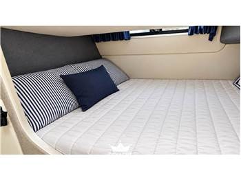 SUNSEEKER YACHTS SAN REMO 33