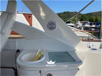 Manara Marine 28 Cabin