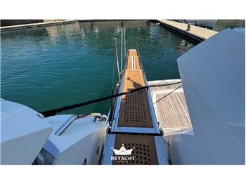 SUNSEEKER 95 YACHT