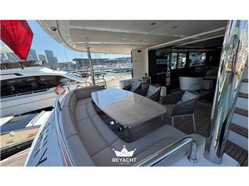 SUNSEEKER 95 YACHT