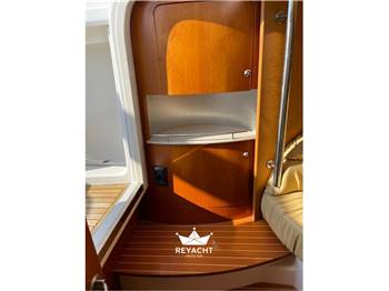 Sessa Marine Islamorada 32