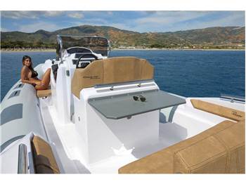 RANIERI INTERNATIONAL CAYMAN 23 SPORT TOURING