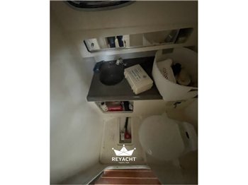 Boston Whaler Conquest 28