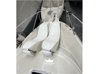 Boston Whaler Conquest 28