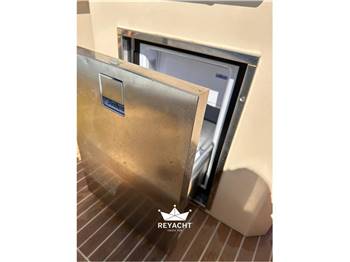 LILYBAEUM YACHT LEVANZO 25