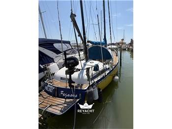 INTERYACHT VAGABOND 33 KETCH