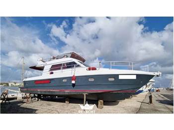 FERRETTI 39FLY