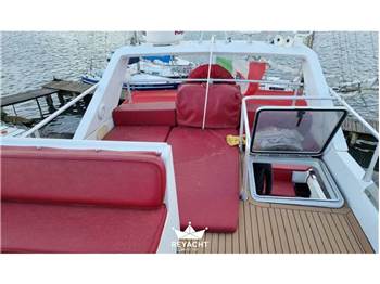 FERRETTI 39FLY