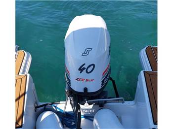 MANARA MARINE MY 620 CABIN