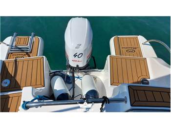 MANARA MARINE MY 620 CABIN