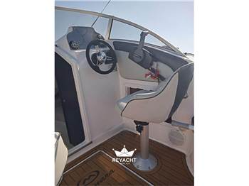 MANARA MARINE MY 620 CABIN