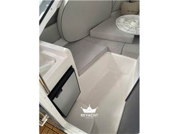 MANARA MARINE MY 620 CABIN
