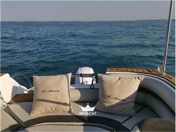 MANARA MARINE MY 620 CABIN