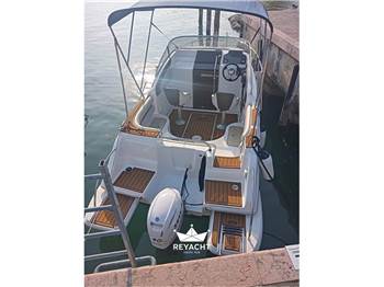 MANARA MARINE MY 620 CABIN