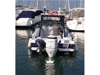 Cris Craft Sea Hawk 215