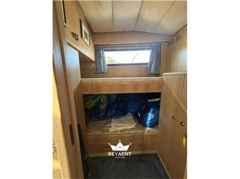 VAN DER VALK VITESSE 54