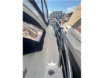 MANO MARINE 28.50 Hard Top