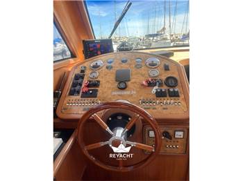 VIKING YACHTS 34 SEDAN