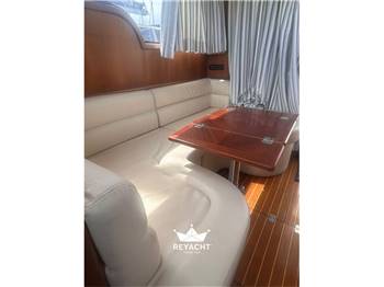 VIKING YACHTS 34 SEDAN