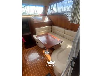 VIKING YACHTS 34 SEDAN