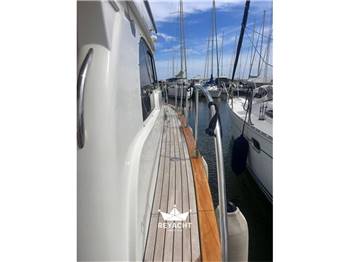 VIKING YACHTS 34 SEDAN