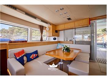 BENETEAU LAGOON 52F