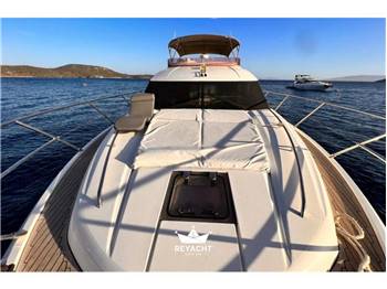 Princess Yacht F52