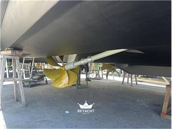 HATTERAS 64 CONVERTIBLE