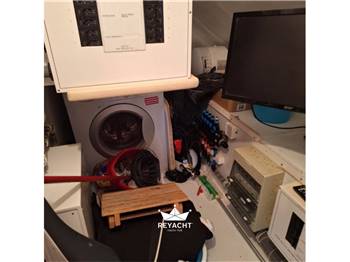 HATTERAS 64 CONVERTIBLE