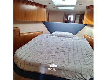 HATTERAS 64 CONVERTIBLE