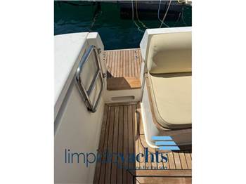FERRETTI YACHTS 460