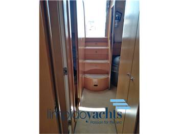 UNIESSE MARINE 48' ht