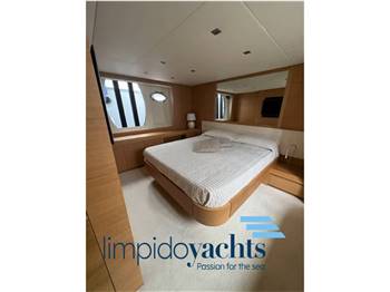 PERSHING 64'