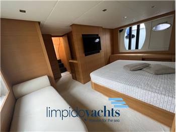 PERSHING 64'