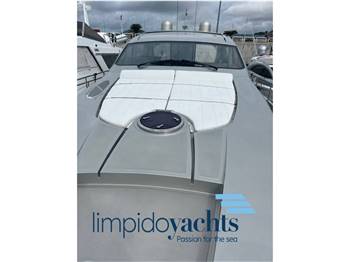 PERSHING 64'