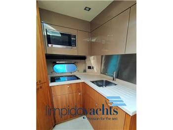 SUNSEEKER PREDATOR 64'