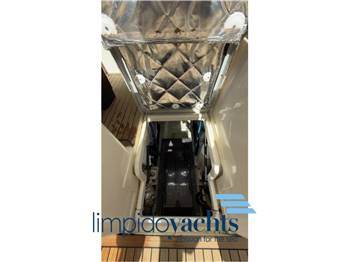 UNIESSE MARINE 42' ht