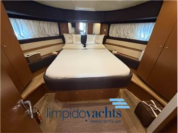 FERRETTI YACHTS 551