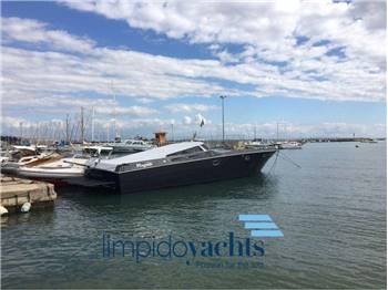 MAGNUM MARINE 53'