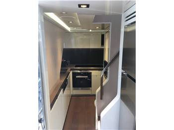 Dominator Ilumen 28'