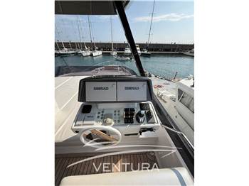 FERRETTI YACHTS 720