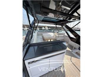 FERRETTI YACHTS 720
