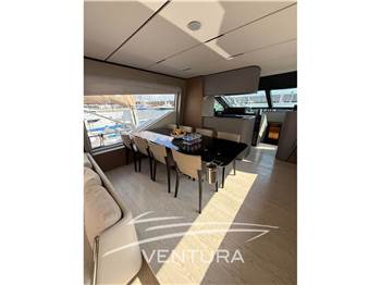 FERRETTI YACHTS 720
