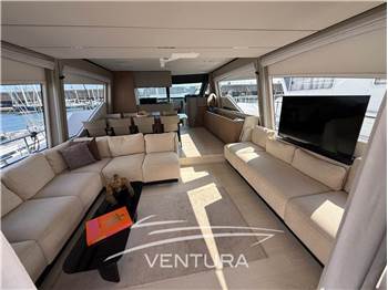 FERRETTI YACHTS 720