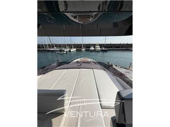 FERRETTI YACHTS 720