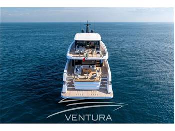 FERRETTI YACHTS INFYNITO 90